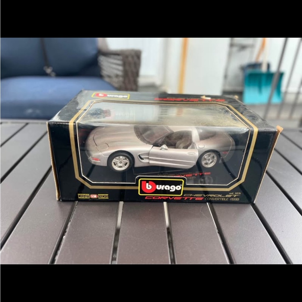 Burago Chevrolet Corvette Convertible 1998
